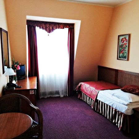 Hotel Nowy Dwor W Zaczerniu Rzeszów Buitenkant foto