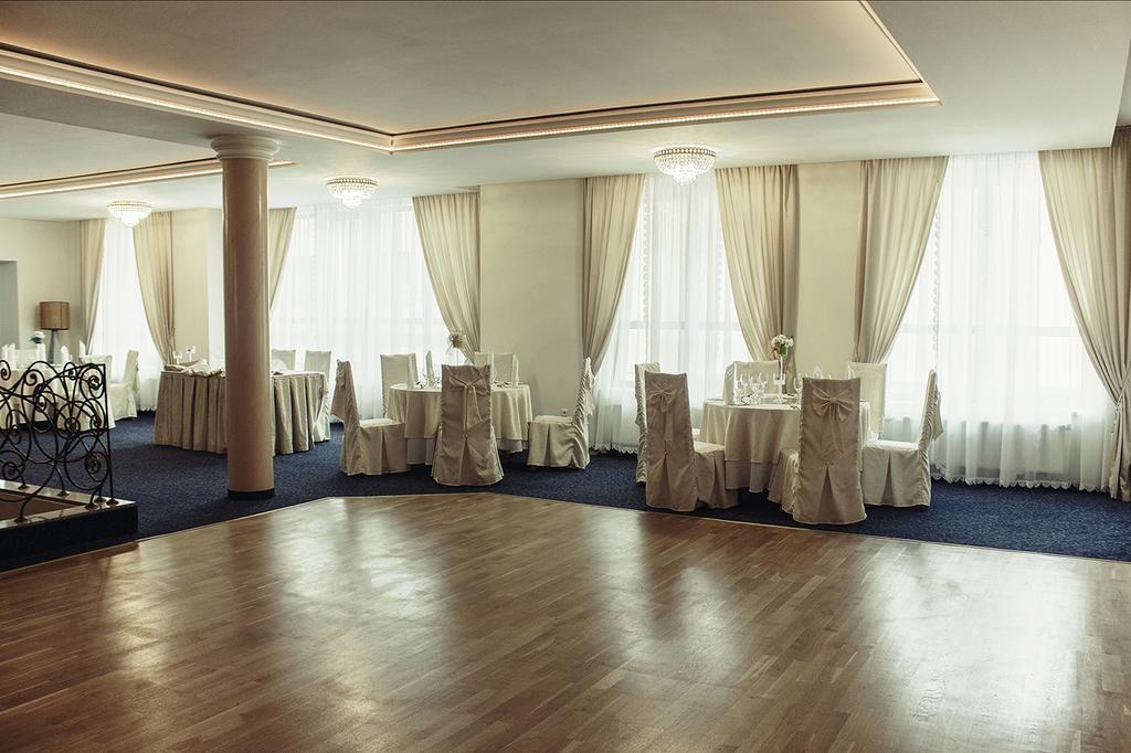 Hotel Nowy Dwor W Zaczerniu Rzeszów Buitenkant foto