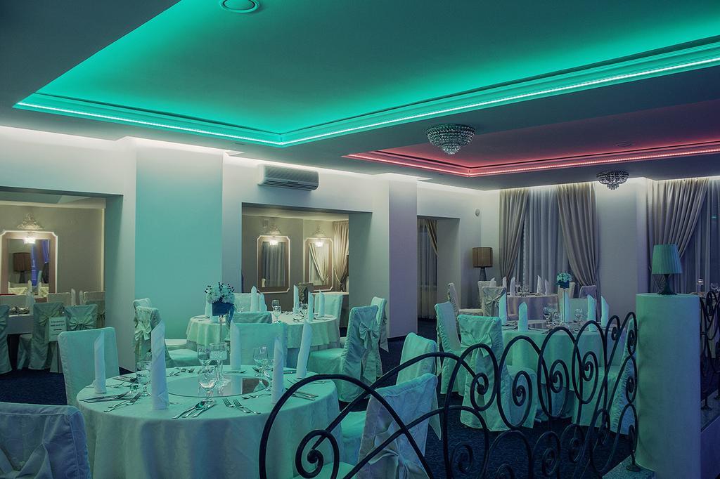 Hotel Nowy Dwor W Zaczerniu Rzeszów Buitenkant foto