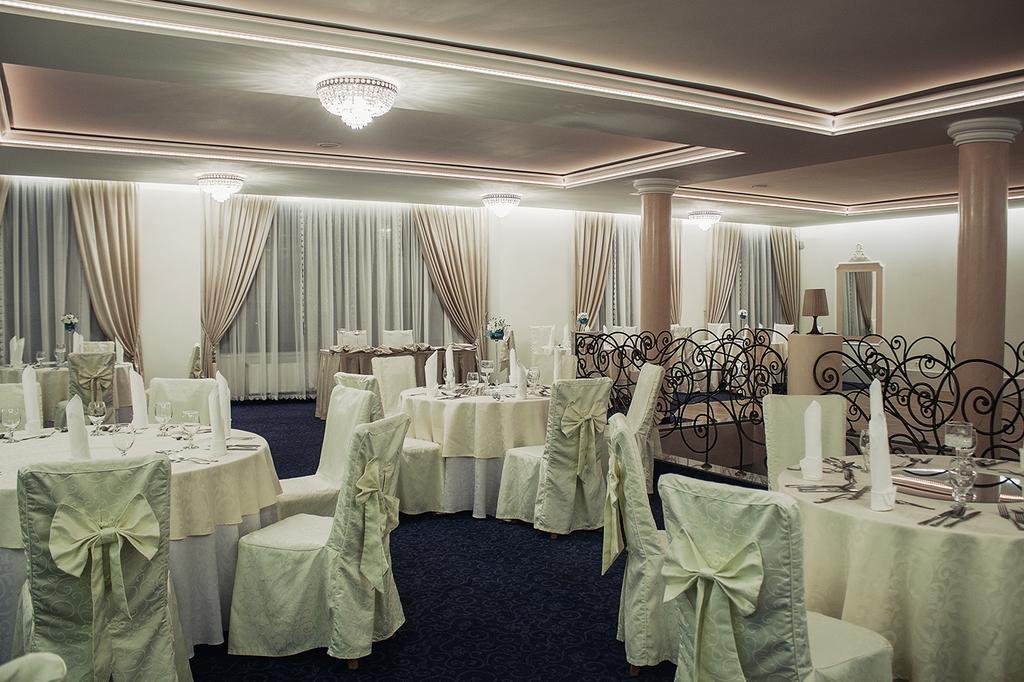 Hotel Nowy Dwor W Zaczerniu Rzeszów Buitenkant foto