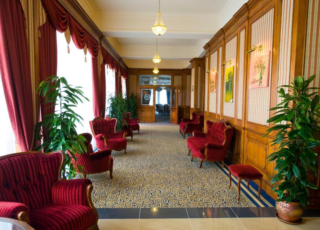 Hotel Nowy Dwor W Zaczerniu Rzeszów Buitenkant foto