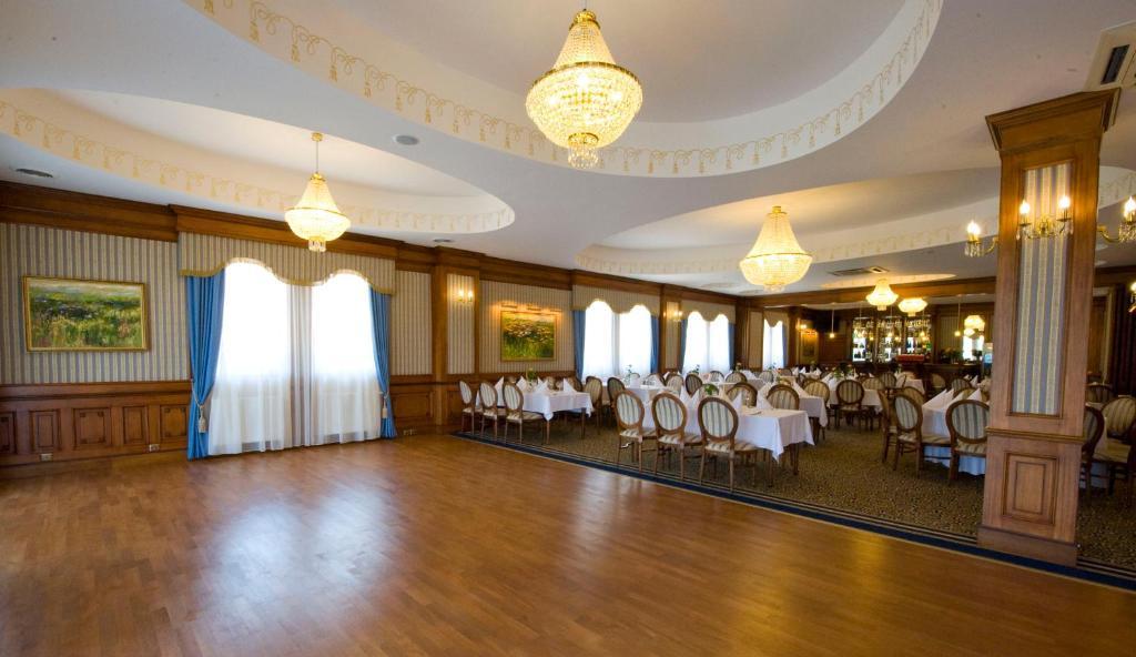 Hotel Nowy Dwor W Zaczerniu Rzeszów Buitenkant foto