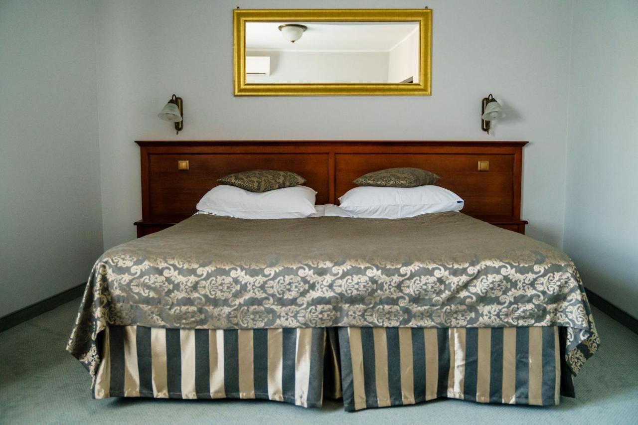 Hotel Nowy Dwor W Zaczerniu Rzeszów Buitenkant foto