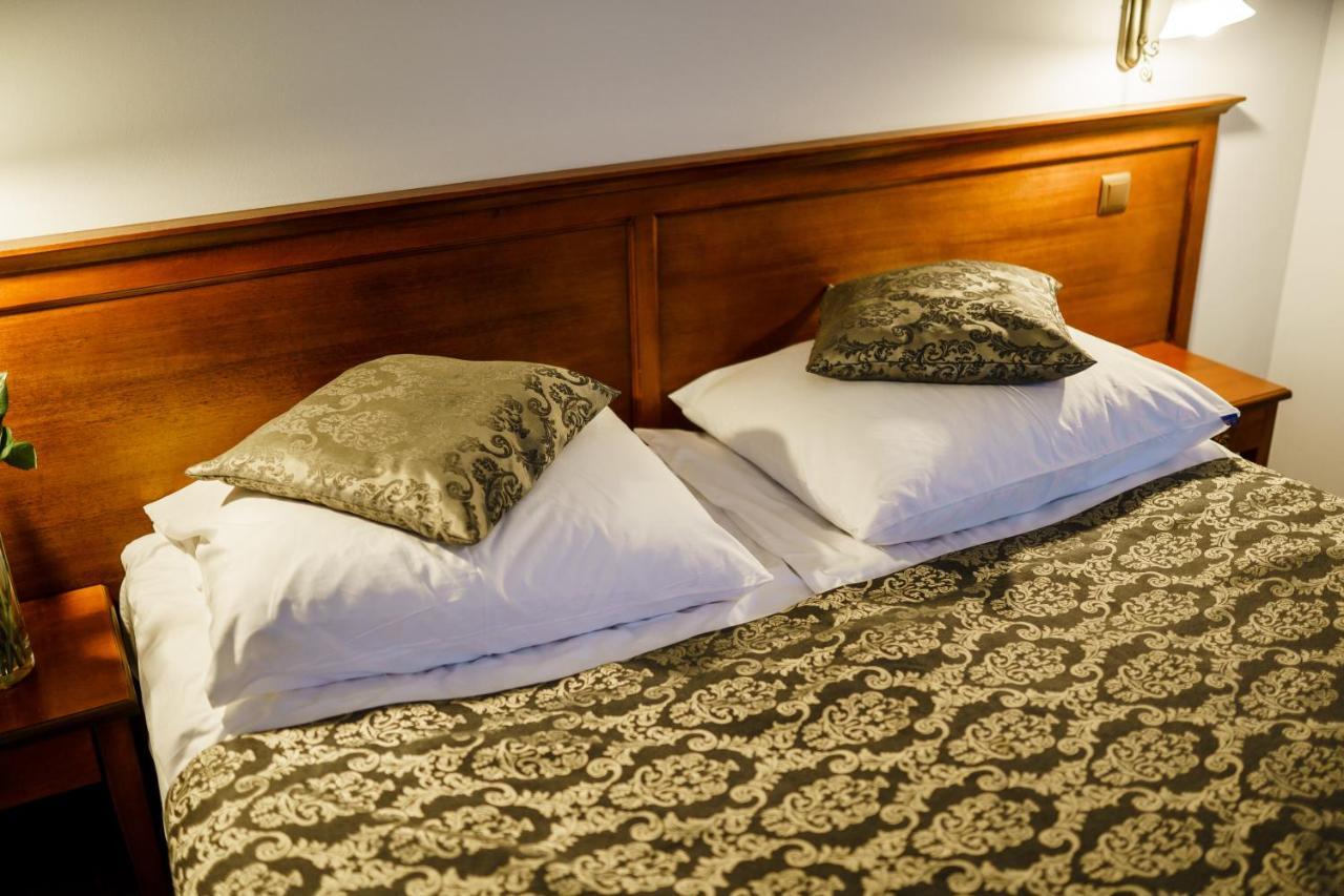 Hotel Nowy Dwor W Zaczerniu Rzeszów Buitenkant foto
