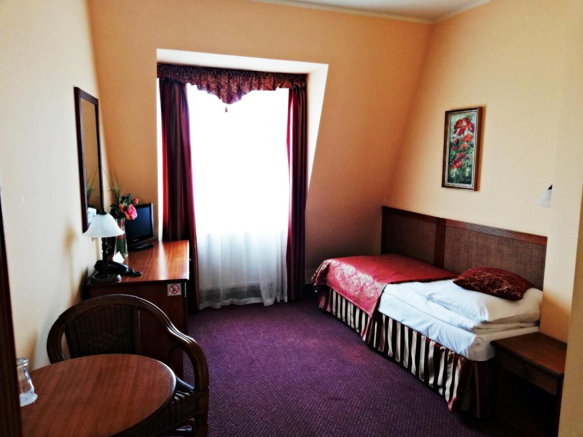 Hotel Nowy Dwor W Zaczerniu Rzeszów Buitenkant foto